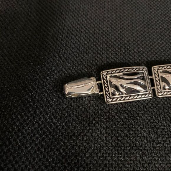 Unique Fashion CHARM BRACELET - Clasp Style - Brand new w/tags - Picture 3 of 5